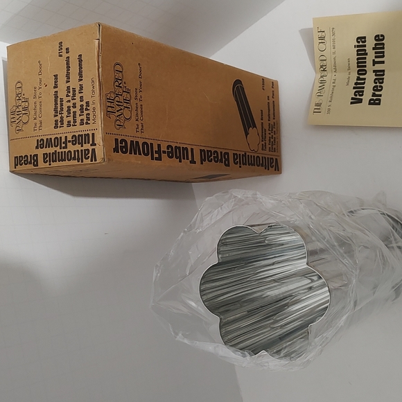 New Pampered Chef Valtrompia Bread Tube - Flower #1550 - Picture 3 of 7